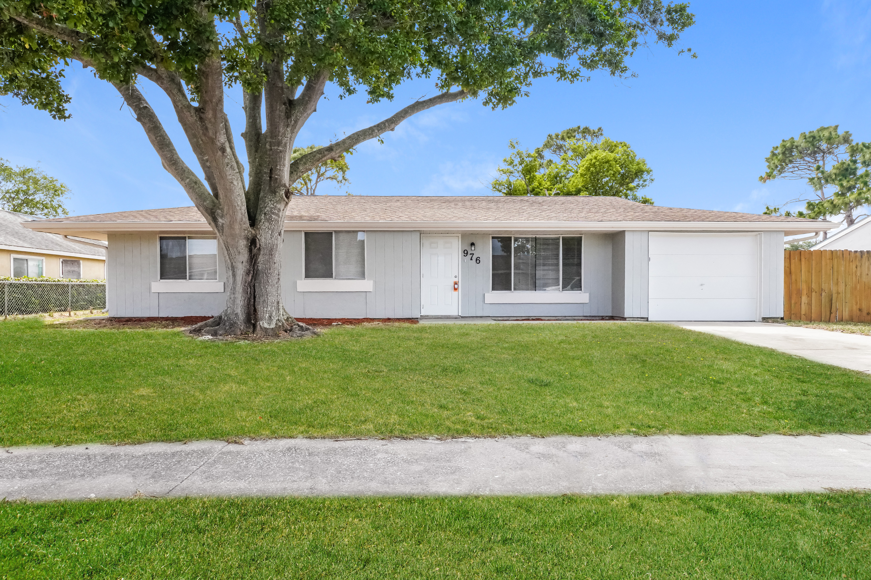 976 Hampshire Ave NE palm bay, FL 32905